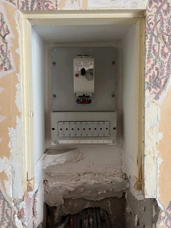 Remise aux normes d'un tableau — Avant